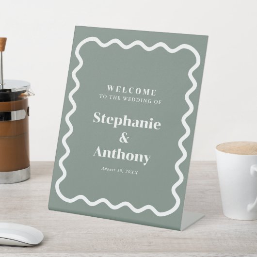 Retro 1950s golvende rand sage groene bruiloft reclamebord met voetstuk (Insitu)