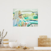 Retro 1950s model dat een turkooiswagen bestuurt. poster (Keuken)