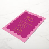 Retro 1950s Wavy Edge Magenta en Roze Bridal Folie Uitnodiging (Gedraaid)