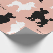 Retro 1950's witte en zwarte roodjes op roze grond cadeaupapier (Hoek)