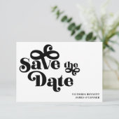 Retro 1970 typografie trouwkaart save the date (Staand voorkant)
