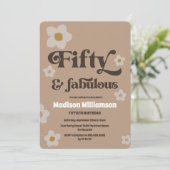 Retro 1970s Floral 50 & Fabulous Birthday Invitat Kaart (Staand voorkant)
