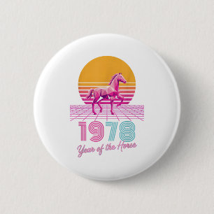 Retro 1978 Jaar Van Het Paard Zodiac Ruiter Geluk Ronde Button 5,7 Cm
