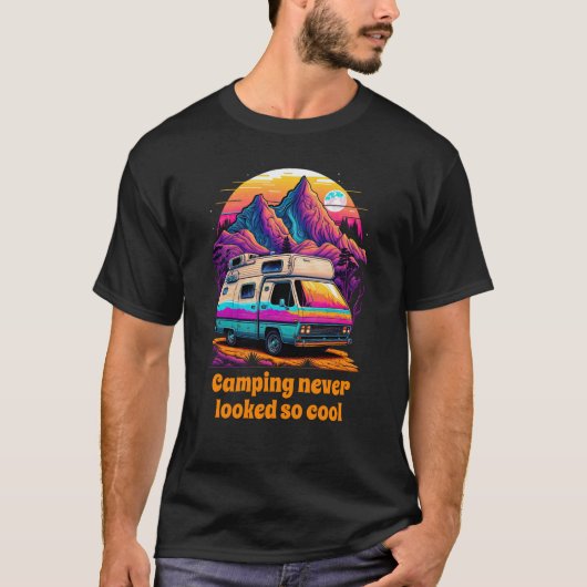 Retro 1980s Synthwave Camping Van Ontwerp T-shirt (Voorkant)