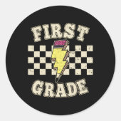 Retro 1st First Grade Teacher Lightning Bolt Penci Ronde Sticker (Voorkant)
