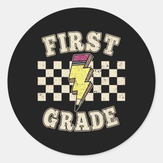 Retro 1st First Grade Teacher Lightning Bolt Penci Ronde Sticker (Voorkant)