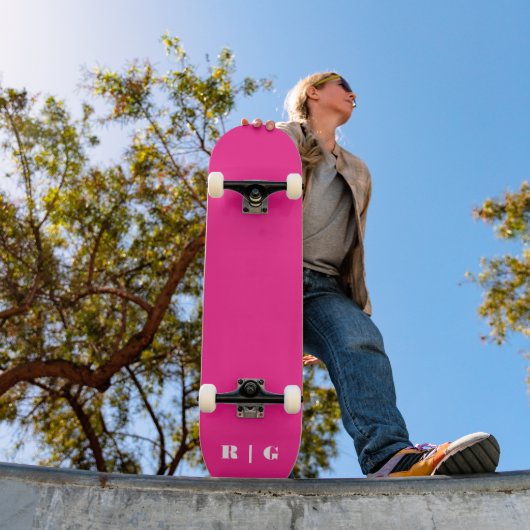 Retro 2000's Hot-Pink aangepaste monogram Initiaal Persoonlijk Skateboard (Buiten 1)