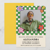 Retro 28e verjaardag uitnodigingen Groovy Flowers (Voorkant / Achterkant)