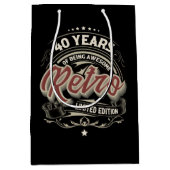 Retro 40 jaar geweldige woordkunst Verjaardag Medium Cadeauzakje (Voorkant)