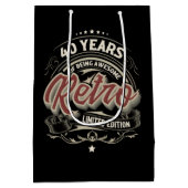 Retro 40 jaar geweldige woordkunst Verjaardag Medium Cadeauzakje (Achterkant)