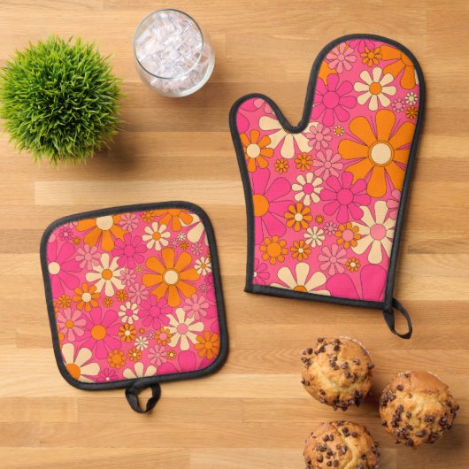 Retro 60s 70s Groovy Hot Pink Bloemen Patroon Ovenwant & Pannenlap Set (Top down)