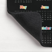 Retro 60s Hippie 2025 Zwarte kalender Muismat (Hoek)