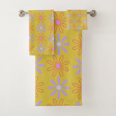 Retro 60s Mod Pop Flower Pattern in Yellow Bad Handdoek (Insitu)