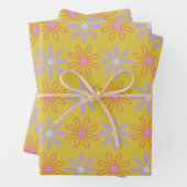 Retro 60s Mod Pop Flower Pattern in Yellow Inpakpapier Vel (In situ)
