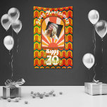 Retro 60's Psychedelic aangepaste foto 70e verjaar Spandoek<br><div class="desc">Of je nu 60, 70, 80 wordt of je op elke leeftijd groovy voelt, deze viering is zeker een hit. Ga met ons mee voor een retro-geïnspireerde verjaardagshappening gevuld met groovy vibes en bloemkracht! Ons 60s-themed party collectie belooft een trip down memory lane met kleurrijke versieringen, vredesborden en psychedelische hoogstandjes....</div>