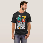Retro 67 Days Of Feeding Kids Lunch Lady Cafeteria T-shirt (Voorkant volledig)