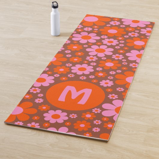 Retro 70s bloempatroon gepersonaliseerd yogamat (In situ)