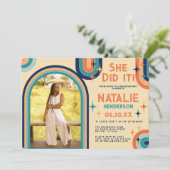 Retro 70's Bold Typography Rainbow Arch Afstuderen Kaart (Staand voorkant)