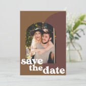 Retro 70s bruine Geometrische paarse foto bruiloft Save The Date (Staand voorkant)