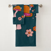 Retro 70s champignons en bloemen marineblauw bad handdoek (Insitu)