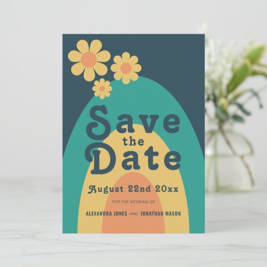 Retro 70s  Daisy Arch Bruiloft Save The Date (Staand voorkant)