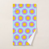Retro 70s Floral Pattern in Blue Paars and Yellow Bad Handdoek (Handdoek)