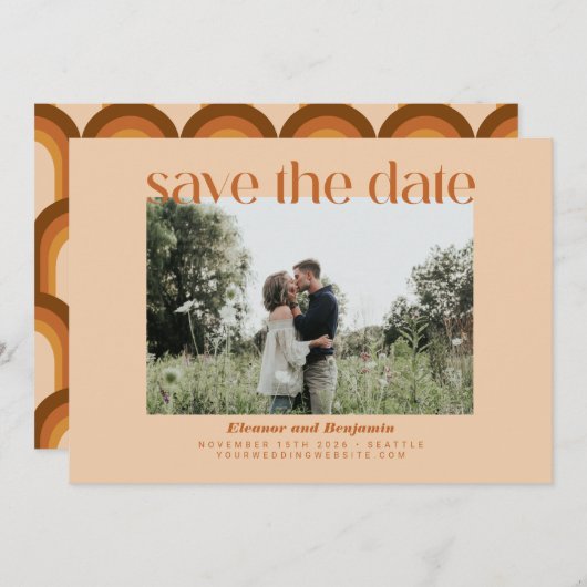 Retro 70s Geometric Terracotta Tan Photo Wedding Save The Date (Voorkant / Achterkant)