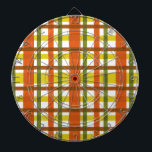 Retro 70s Oranje geel speldenstaart Dartbord<br><div class="desc">Dit funky, originele 70s-geïnspireerde ontwerp is gemaakt om als grove 1970 of eind jaren '60 gelid te zien in tinten van oranje, goudgeel, mos groen en rood-bruin op wit. Het naadloze ingecheckte patroon is enigszins onderdrukt, zodat het lijkt alsof het is geschilderd. Dit is een koel, ouderwetse vormgeving. "Pas het"aan...</div>