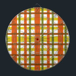 Retro 70s Oranje geel speldenstaart Dartbord<br><div class="desc">Dit funky, originele 70s-geïnspireerde ontwerp is gemaakt om als grove 1970 of eind jaren '60 gelid te zien in tinten van oranje, goudgeel, mos groen en rood-bruin op wit. Het naadloze ingecheckte patroon is enigszins onderdrukt, zodat het lijkt alsof het is geschilderd. Dit is een koel, ouderwetse vormgeving. "Pas het"aan...</div>