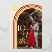 Retro 70s Rainbow Groovy Arch foto sparen de datum Folie Uitnodiging (Voorkant)