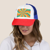 Retro 70s Sunburst Kleurrijke achtergrond Trucker Pet (In situ)