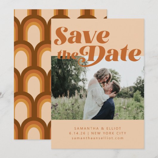 Retro 70s Typografie Groovy Brown Photo Wedding Save The Date (Voorkant / Achterkant)