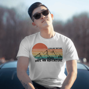 Retro 70s Wandelen Ontdek natuur en beleef een onv T-shirt