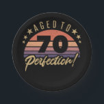 Retro 70th Birthday Humor Papieren Bordje<br><div class="desc">Een  gesticht verjaardagsgeschenk voor iedereen. Met een in nood verkerende en ontaturiseerde retro-zonnebank die zegt "verouderd tot perfectie!"</div>