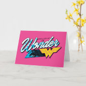 Retro 80's "Believe in Wonder"-logo Kaart (Gele Bloem)