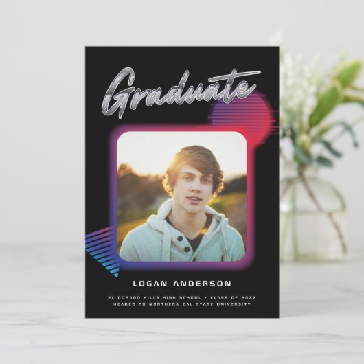 Retro 80's New Wave Afstuderen Fotoaankondiging Kaart (Staand voorkant)