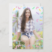 Retro 80s roze neon afstuderen pet foto-invitatie kaart (Achterkant)