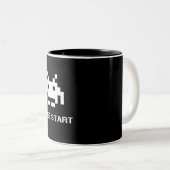 Retro 8-bits Arcade Press Start Gamer Tweekleurige Koffiemok (Voorkant rechts)