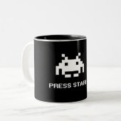 Retro 8-bits Arcade Press Start Gamer Tweekleurige Koffiemok (Voorkant links)