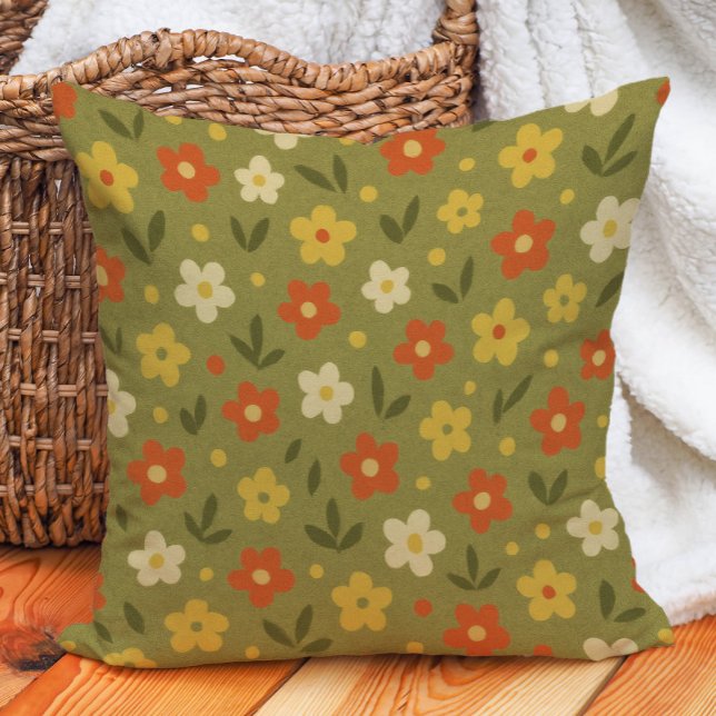 Retro Aardetoon Olijf Oranje Goud Bloem Kussen (Retro floral pillow with orange, olive green, mustard yellow, and cream-colored flowers)
