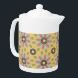 Retro Abstrat Blue en Coral Daisies Pattern Theepot<br><div class="desc">Minimalistisch maar schattig zijn de woorden die je kunt bedenken als je kijkt naar deze zoete retro abstracte blauwe en felle koraalmazen op een gele achtergrond, terwijl het spinken van groene bladeren het patroon herhaalt. Oh zo schattig en super lief ook. Dit klassieke abstracte florale patroon vertaalt perfect naar zowel...</div>