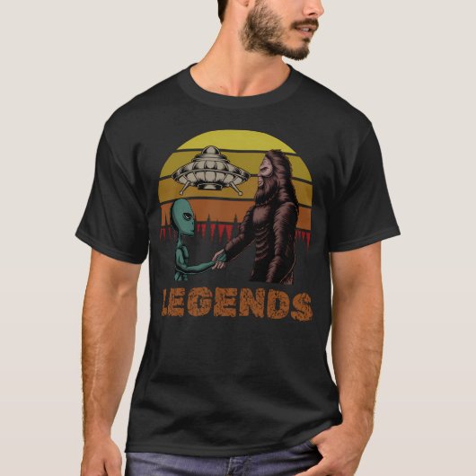 Retro Alien Sasquatch Legends T-shirt (Voorkant)