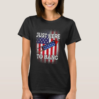 Retro American Flag op 4 juli... ik ben hier net.. T-shirt