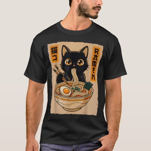 Retro Anime Kawaii Black Cat Eating Ramen Noodles T-shirt (Voorkant)