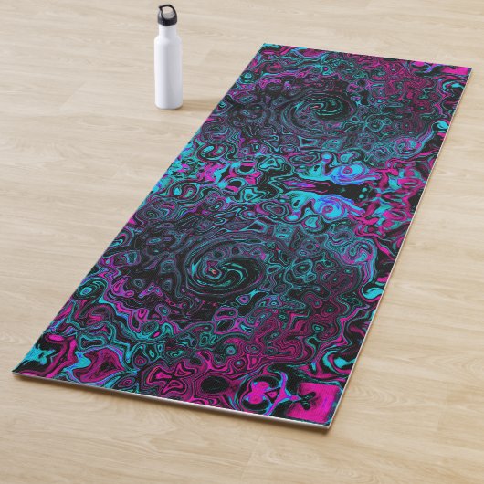 Retro Aqua Magenta en Black Abstract Swirl Yogamat (In situ)