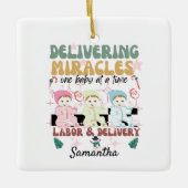 Retro arbeid en bevalling verpleegkundige Kerstmis Keramisch Ornament (Voorkant)