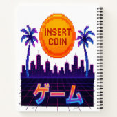 Retro Arcade Vibes – Insert Coin Pixel Art Design Notitieboek (Achterkant)