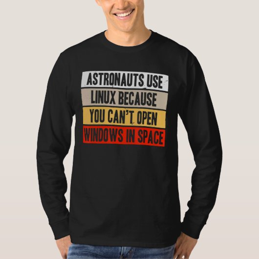 Retro Astronauts gebruiken Linux omdat het geen Wi T-shirt (Voorkant)