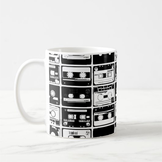 Retro audio tapes, ouderwets patroon. koffiemok (Links)