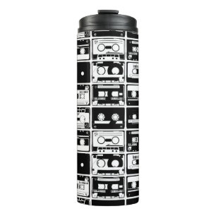 Retro audio tapes, ouderwets patroon. thermosbeker